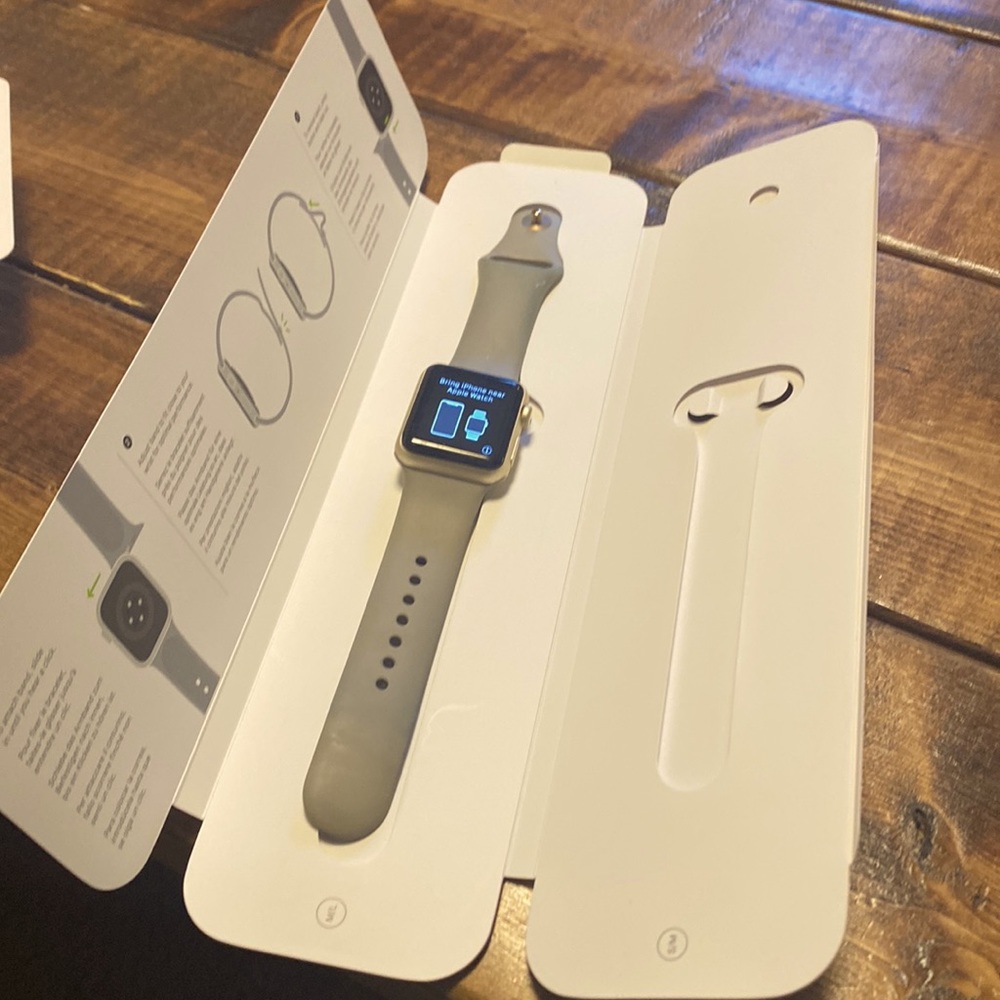 Apple Watch Series 1, gray band
